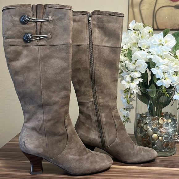 Naya, Anthropologie Dalia gray suede boots with button detail on top. - Picture 2 of 16